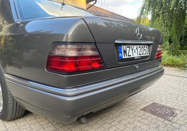 Mercedes-Benz Klasa E cena 49000 przebieg: 166000, rok produkcji 1993 z Skoki małe 781